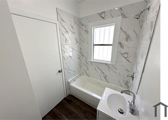 5th image of 1326 S Mariposa Ave