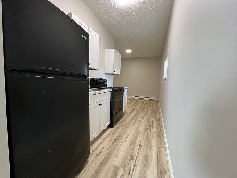 101 Thorn St #18 — Photo 3