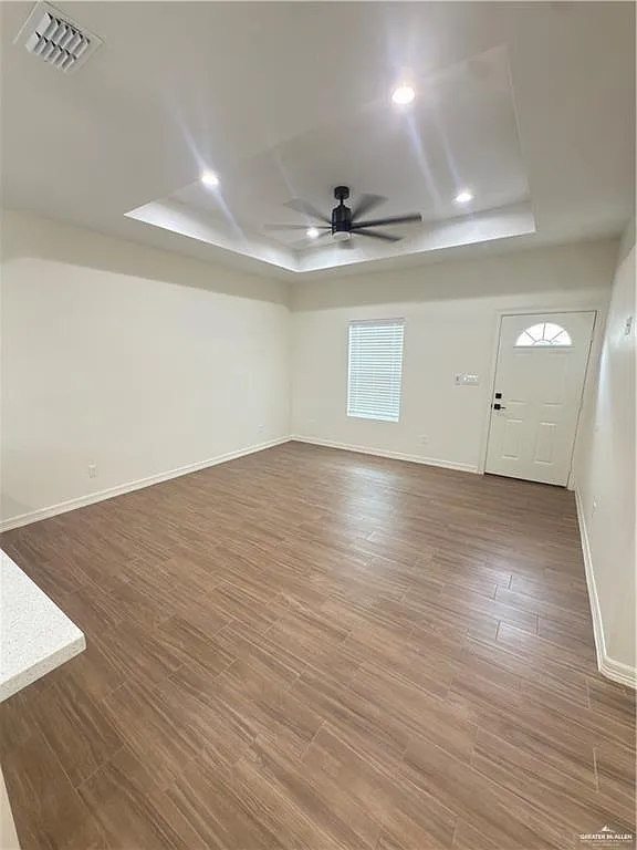 3 bed, 2.0 bath, 1100 sqft, $1,300 — Photo 4