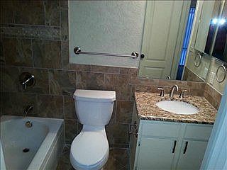 3rd image of 620 Bellaire Dr APT A