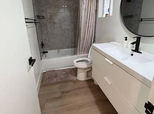 18114 Chase St, Northridge, CA 91325