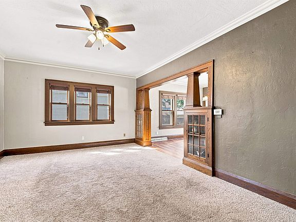 5th image of 36 Oaklawn Ave