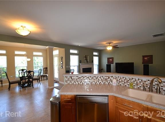 5th image of 137 Beverly Chase Ln