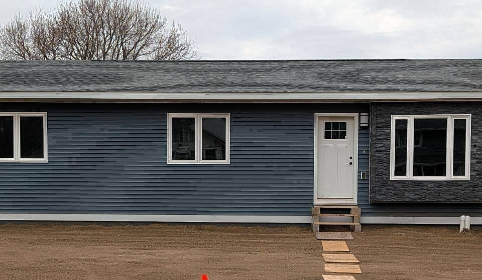 1st image of 407 S 8th St