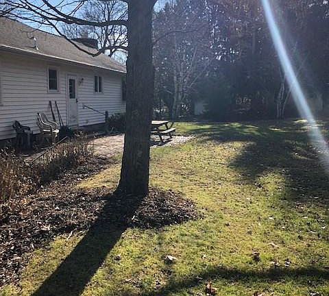 3rd image of 285 Parkwood Ave