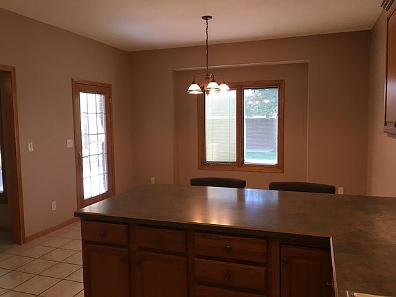 3rd image of 2913 Castlewood Pl