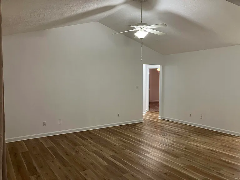 7872 Sandalwood Dr — Photo 4