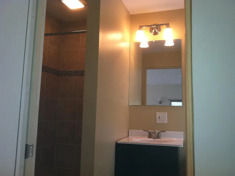 2nd floor full bath off bedroom