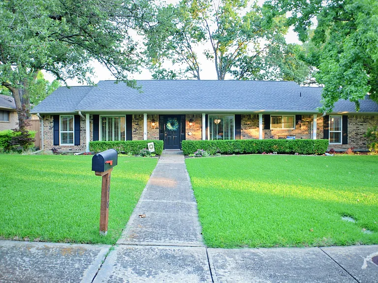7618 Meadowhaven Dr — Photo 1