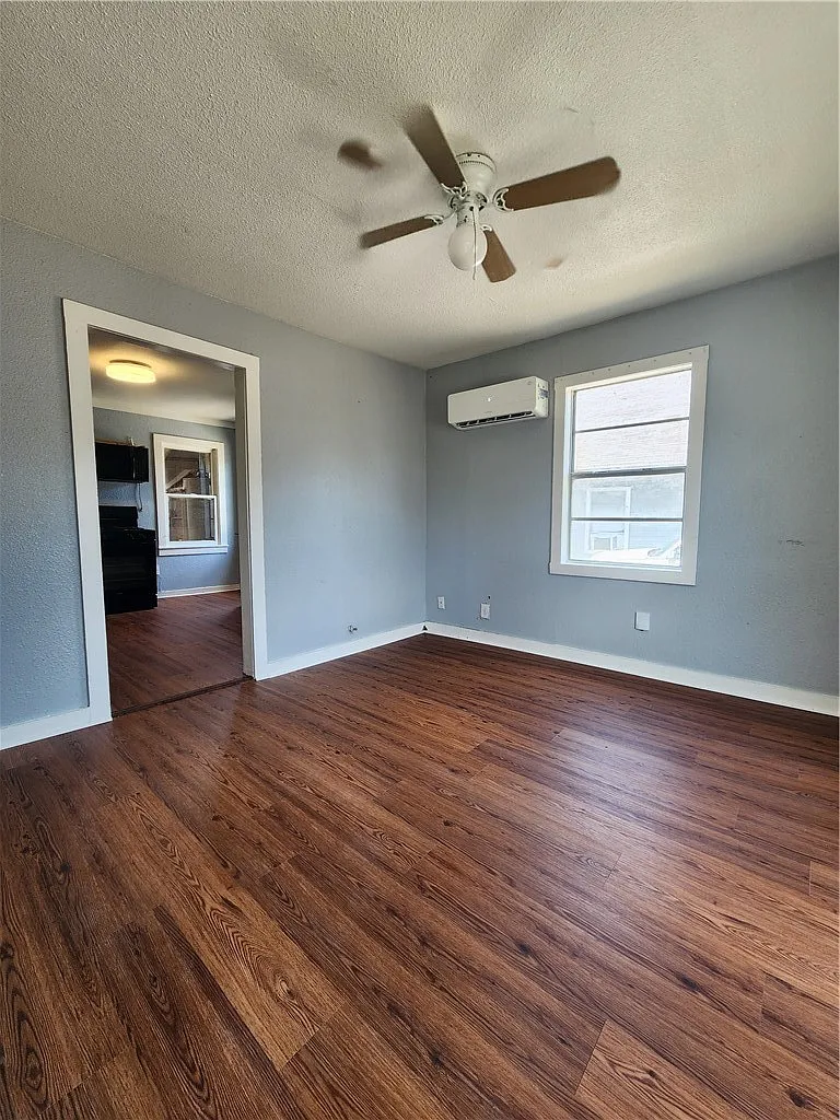 2 bed, 1.0 bath, 618 sqft, $1,000 — Photo 2