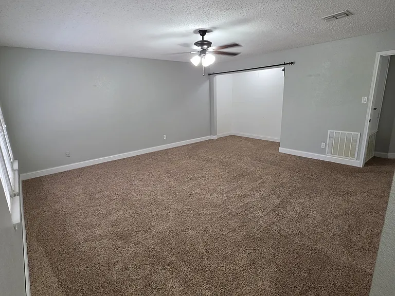 6511 White Oaks Ln — Photo 46