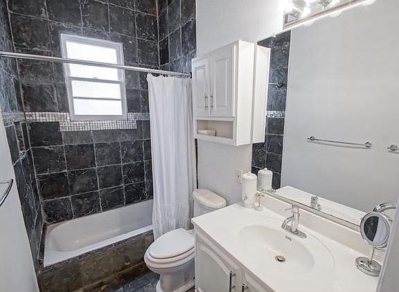 5th image of 1239 Marais St