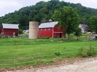 S7813 Holcomb Rd, Readstown, WI 54652