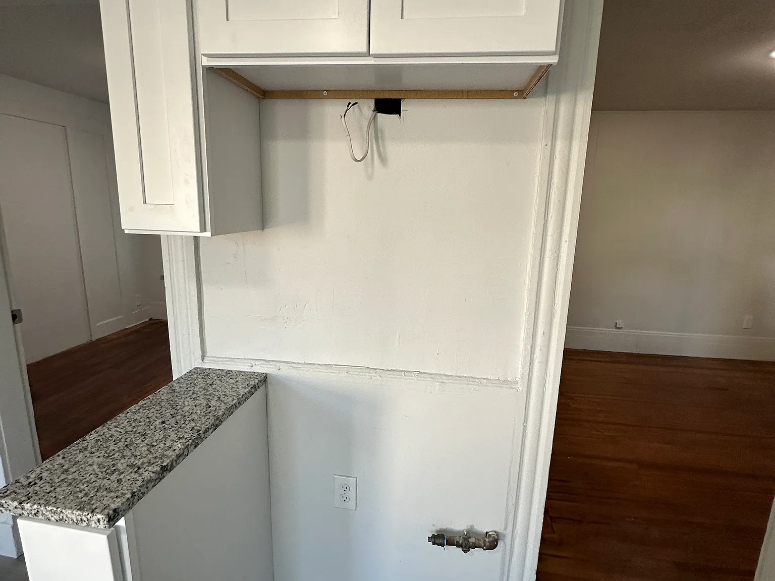 2 bed, 950 sqft, $1,549 — Photo 4