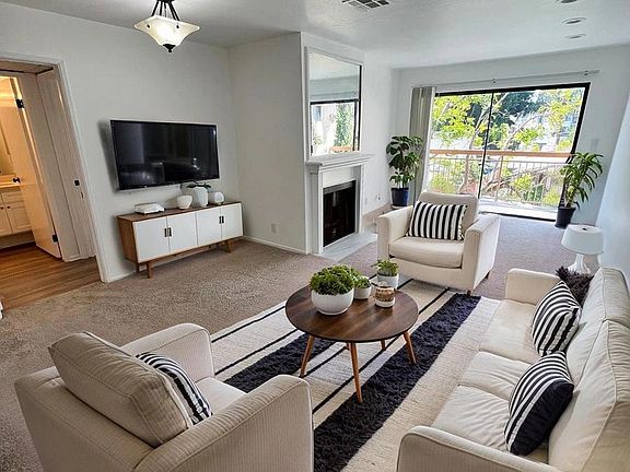 2nd image of 1321 N Vista St #208
