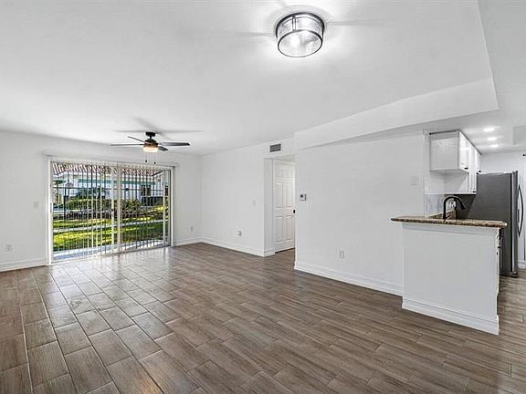 4th image of 1500 Crestwood Ct S APT 1501