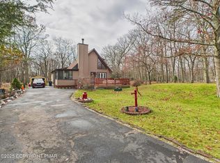 197 Hummingbird Trl, Bushkill, PA 18324