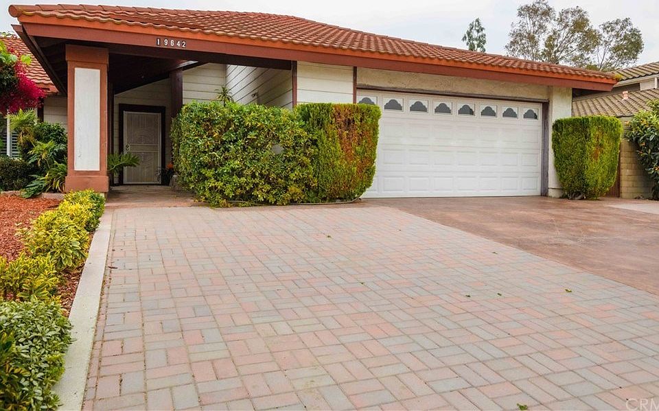 1st image of 19642 Vista Hermosa Dr