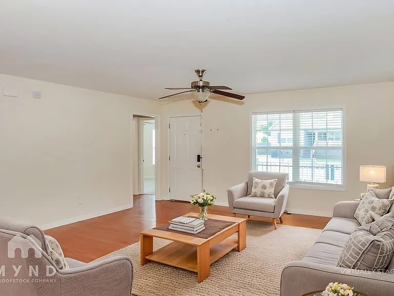 902 Appleby St NW — Photo 3