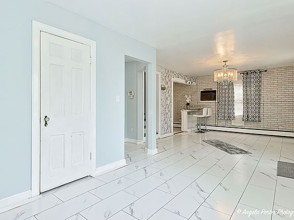 5th image of 617 Colville Pl
