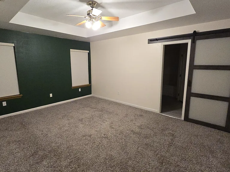 112 Cades Ct — Photo 16