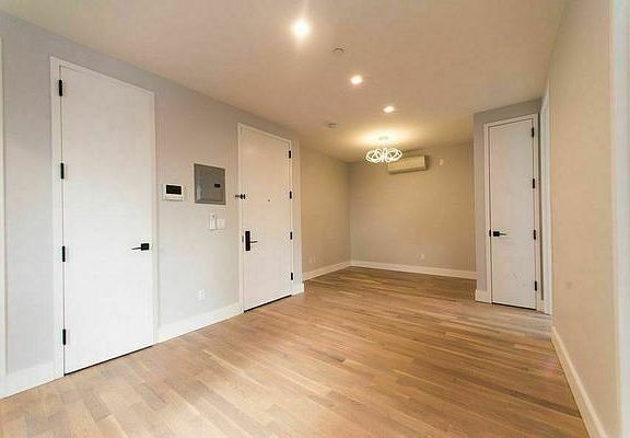 3rd image of 743 Lafayette Ave #2R