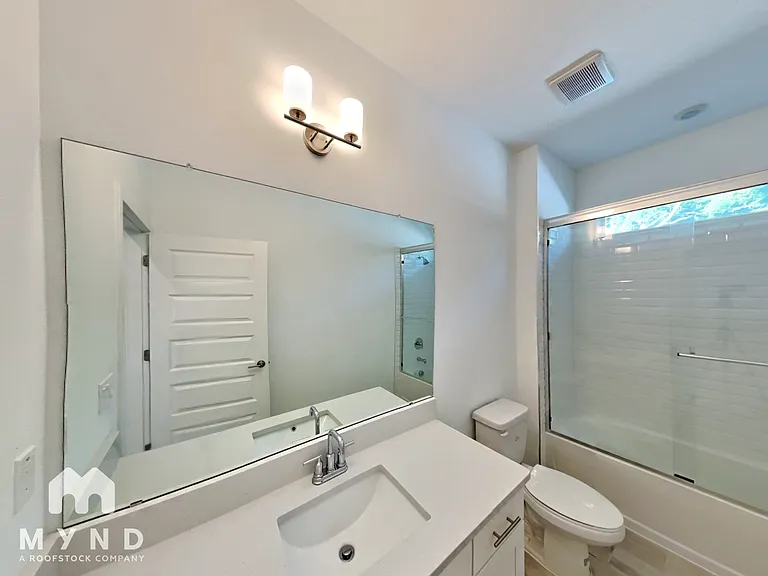 1712 E Lambright St N — Photo 8