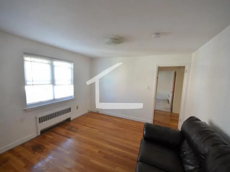 8 Euston St #16 — Photo 3
