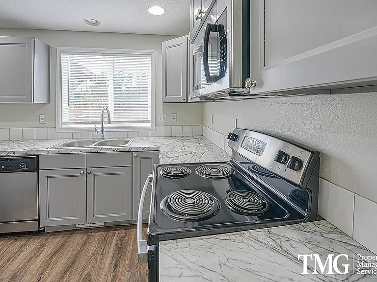 17015 NE 31st Way — Photo 5