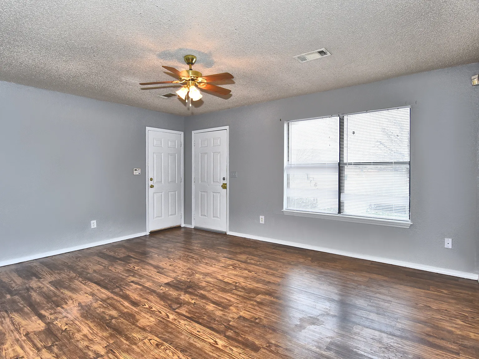 3 bed, 1109 sqft, $949 — Photo 4