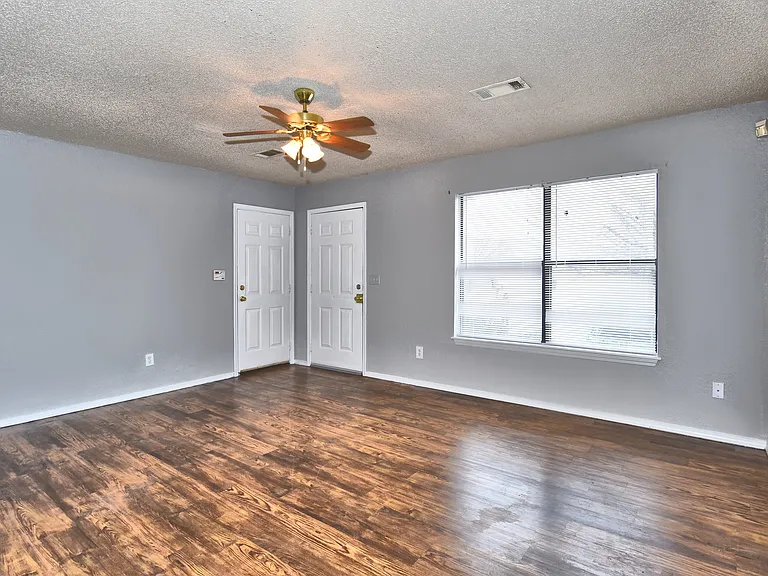 712 S Cedar St — Photo 4
