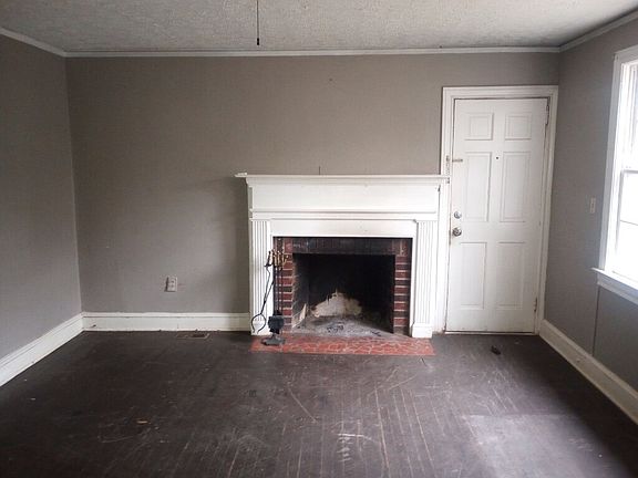 2nd image of 130 Crosby Cir