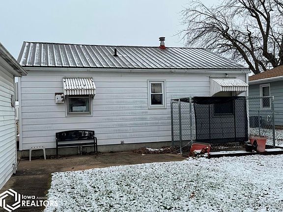 4th image of 218 Schwartz St
