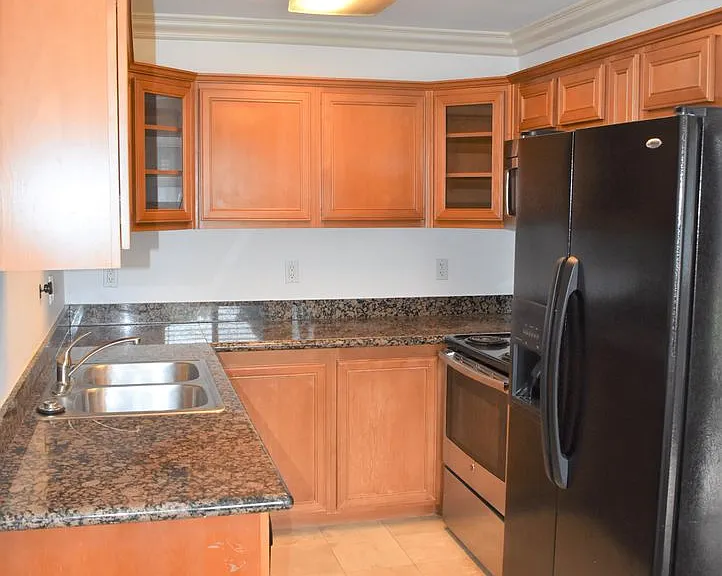 1450 Iris Ave #4 — Photo 3