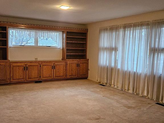4th image of 3700 W Kingshighway