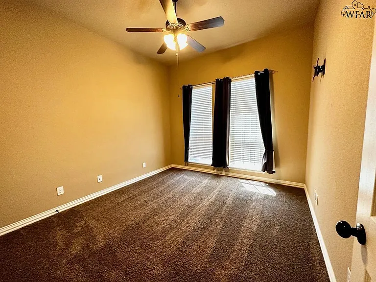 5011 Caden Ln — Photo 6