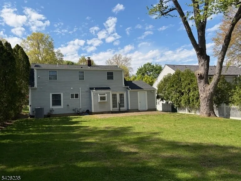 37 Kensington Rd — Photo 13