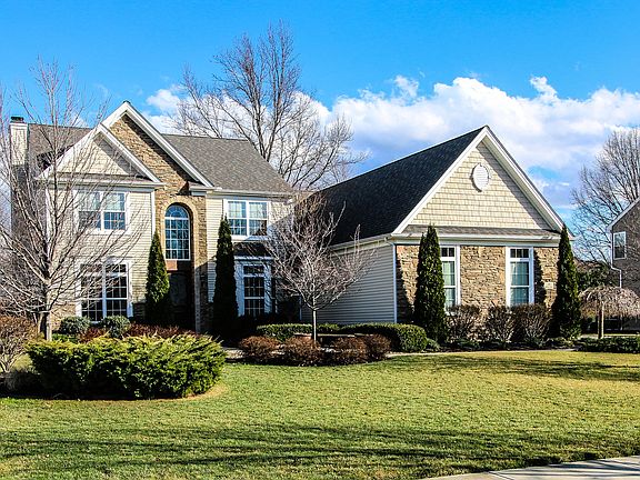 3rd image of 379 Harbor Ct