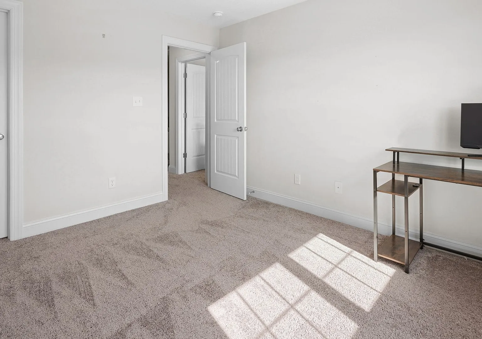 Perfect 4 bedroom & 2 1/2 bath! — Photo 4