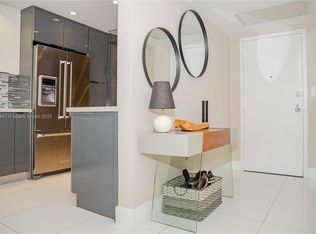 3375 N Country Club Dr APT 205, Aventura, FL 33180