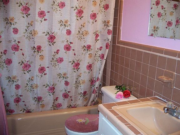 2nd image of 4870 Cloister Ave