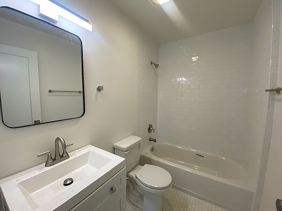 3rd image of 2418 Calle Real #A
