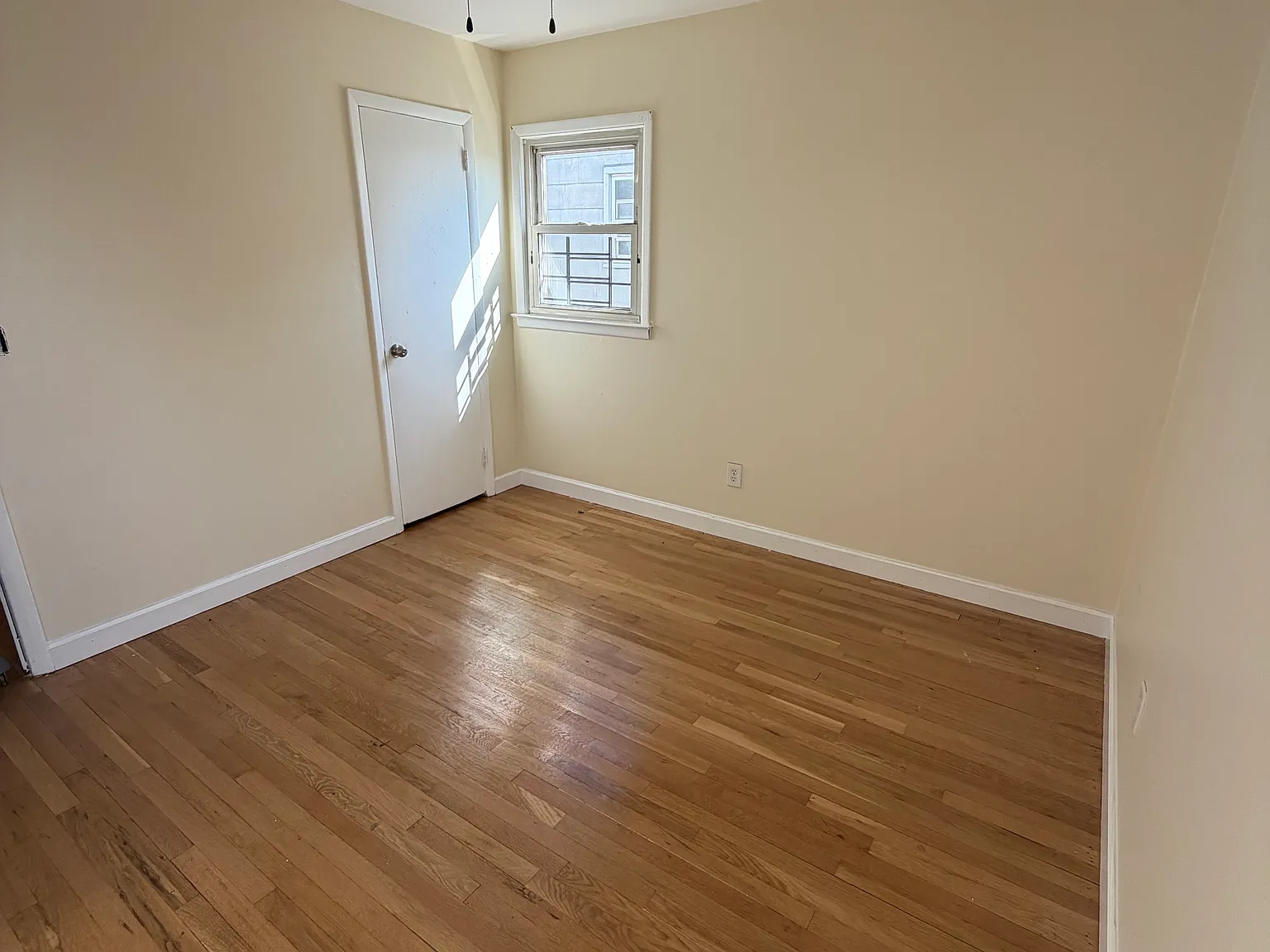 3 bed, 1250 sqft, $3,000 — Photo 4