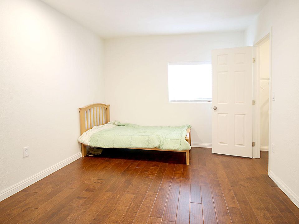 1st image of 4848 1/2 Oakwood Ave