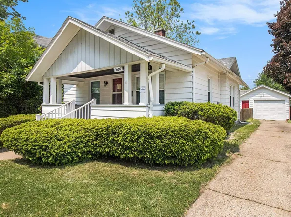 1609 E Calvert St, South Bend, IN 46613