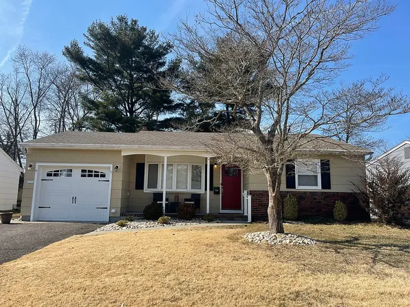 75 Edinburgh Dr, Toms River, NJ 08757