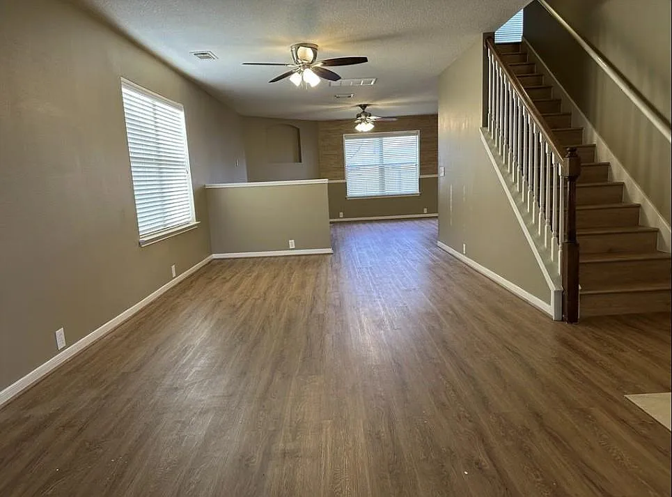 4 bed, 2.5 bath, 2530 sqft, $2,290 — Photo 4