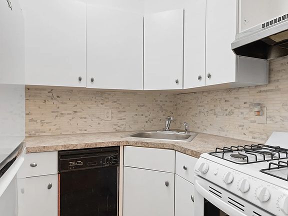 3rd image of 411 E 57th St APT 3C