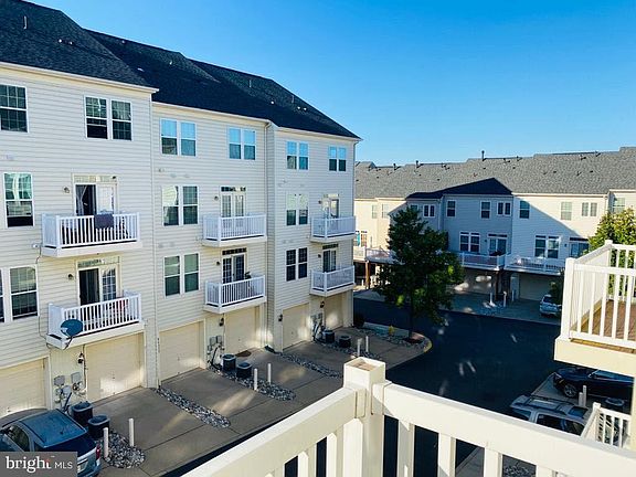 4th image of 15121 Leicestershire St #65