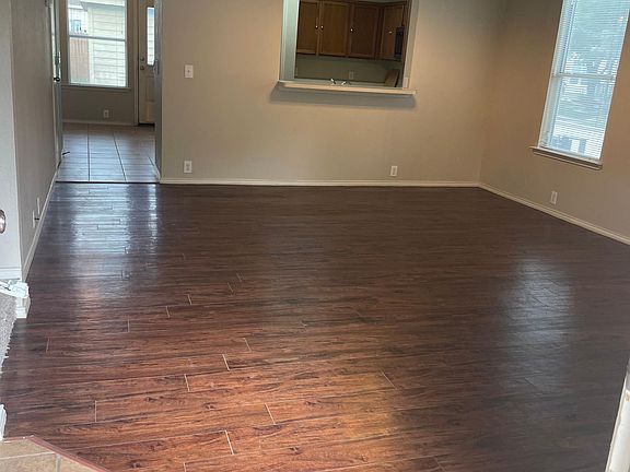 3rd image of 10600 Traymore Dr